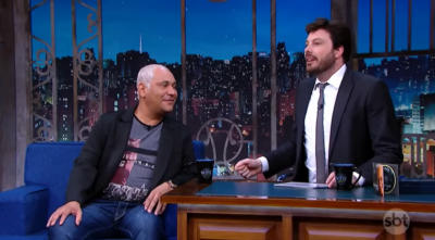 Danilo Gentili entrevista o  pagodeiro Chrigor no The Noite. (Foto: Reprodução/SBT)