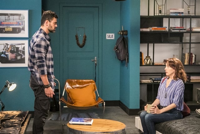 Rafael (Carmo Dalla Vecchia) e Gabriela (Camila Morgado) em Malhação: Vidas Brasileiras (Foto: Globo/Paulo Belote)