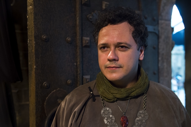 Gregório (Danton Mello) em cena de Deus Salve o Rei (Foto: Globo/Mauricio Fidalgo)