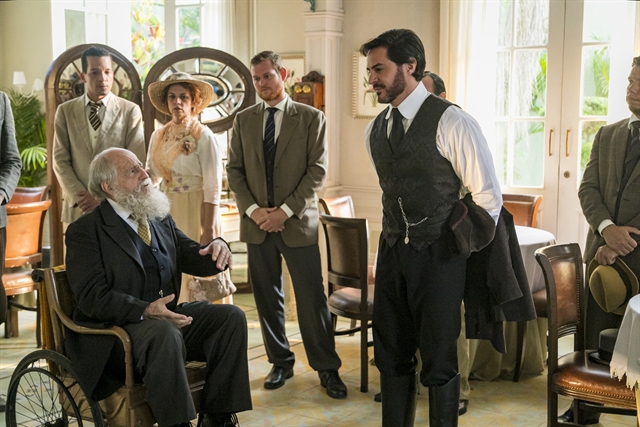 Barão de Ouro Verde (Ary Fontoura) e Xavier (Ricardo Tozzi) em Orgulho e Paixão (Foto: Globo/Paulo Belote)