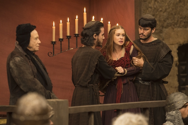 Amália (Marina Ruy Barbosa) em cena de Deus Salve o Rei (Foto: Globo/Maurício Fidalgo)