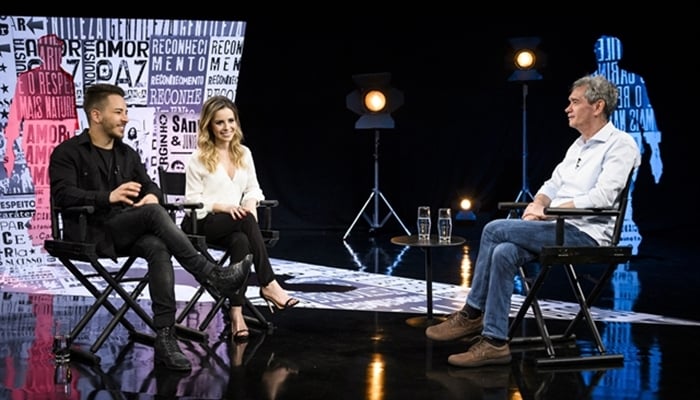 Serginho Groisman entrevista Sandy e Júnior (Foto: Globo/Ramón Vasconcelos)