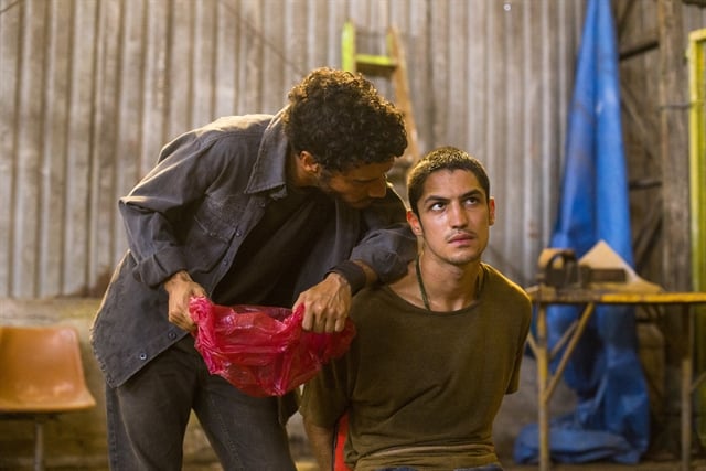 Simplício (Lee Taylor). Hermano (Gabriel Leone) em cena de Onde Nascem os Fortes (Foto: Globo/Marília Cabral)