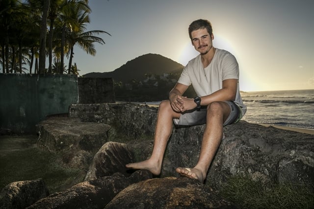 Samuca (Nicolas Prattes) em O Tempo Não Para (Foto: Globo/João Miguel Júnior)