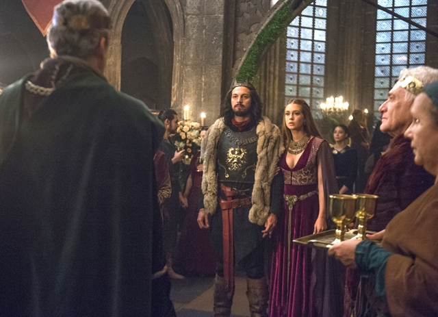 Otávio (Alexandre Borges), Afonso (Romulo Estrela) e Amália (Marina Ruy Barbosa) (Foto: Globo/Raquel Cunha)