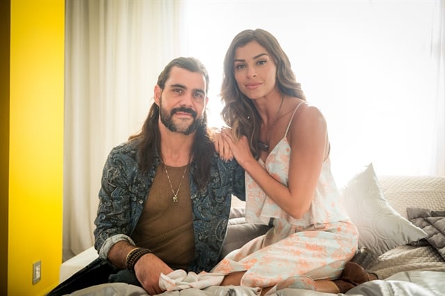 Mariano (Juliano Cazarré) e Lívia (Grazi Massafera) (Foto: Globo/Raquel Cunha)