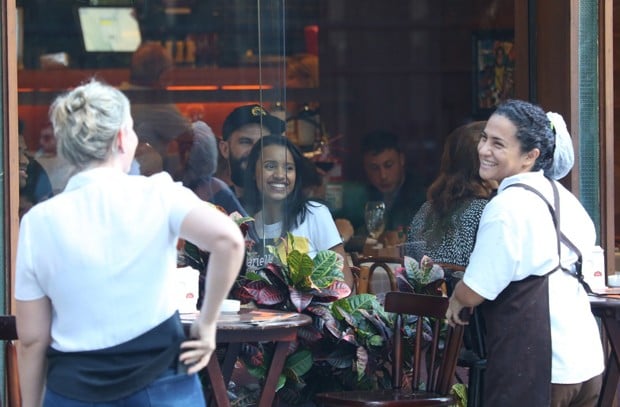 Gleici e Wagner em restaurante do Rio de Janeiro (Foto: AgNews)