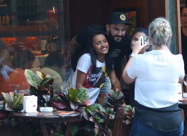 Gleici e Wagner em restaurante do Rio de Janeiro (Foto: AgNews)