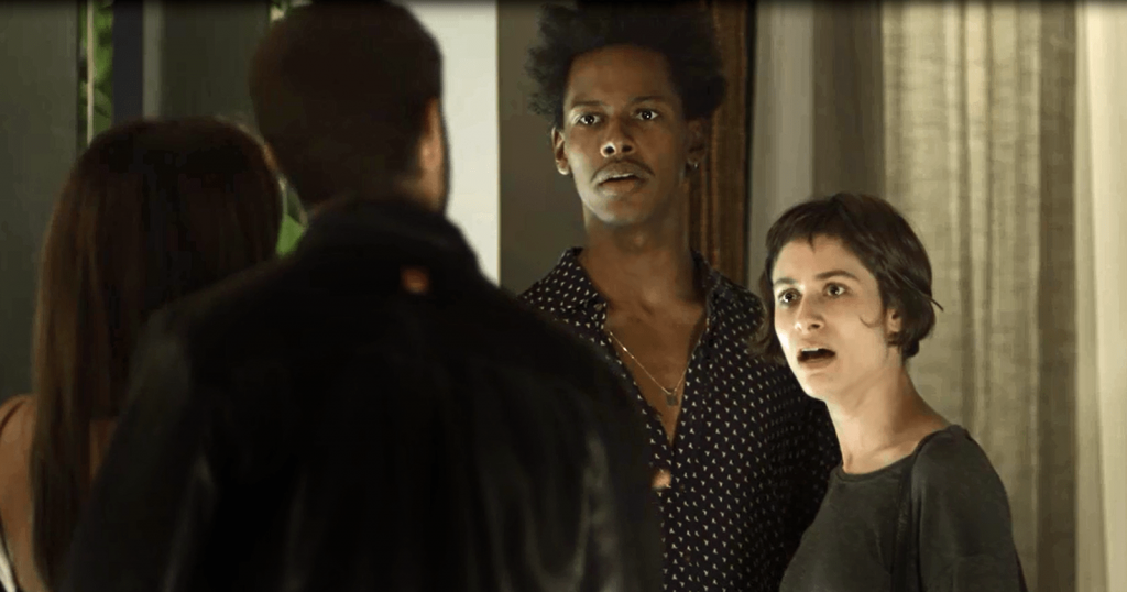 Manu (Luisa Arraes) e Acácio (Dan Ferreira) discutem com Ícaro (Chay Suede) (Foto: Reprodução)