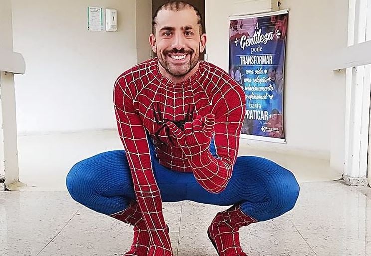 Kaysar fantasiado de Homem-Aranha (Foto: Reprodução/Instagram)