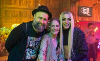 Mauro Mendonça Filho e Laura Cardoso com Pabllo Vittar, que gravou participação em O Outro Lado do Paraíso. (Foto: Globo/Estevam Avellar)