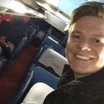 Michel Teló em seu ônibus (Foto: Reprodução)
