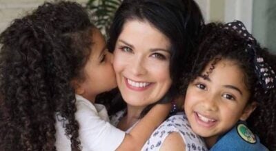 A atriz Samara Felippo e suas duas filhas (Foto: Reprodução)