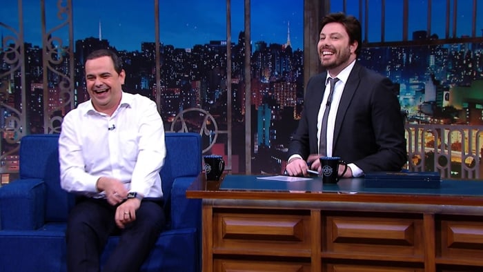 Carioca em entrevista a Danilo Gentili no The Noite (Foto: Divulgação/SBT)