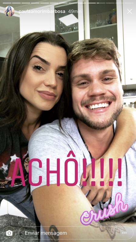 Breno e Paula posam abraçadinhos na casa da ex-sister Foto: Reprodução/Instagram