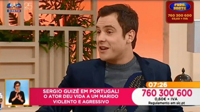 Sergio Guizé em programa de Portugal (Foto: Reprodução)