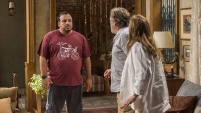 Clovis se junta com Karola (Foto: Reprodução)