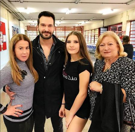 Zilu com o namorado, a sogra e a enteada Foto: Reprodução/Instagram