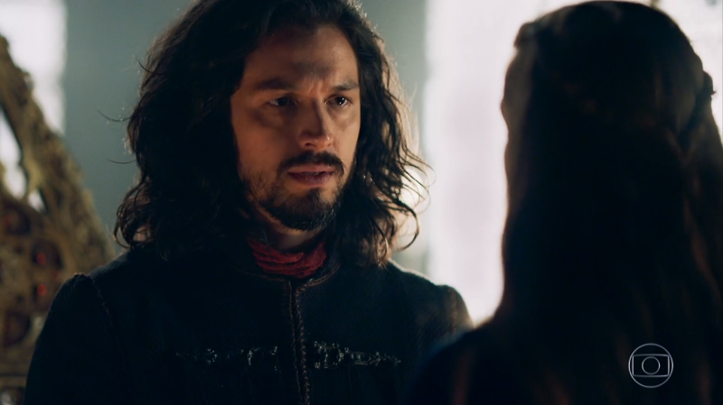 Afonso (Romulo Estrela) e Amália (Marina Ruy Barbosa) em cena de Deus Salve o Rei (Foto: Reprodução/Globo)
