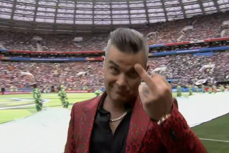 Cantor polemizou ao fazer gesto obsceno ao vivo (Foto: Reprodução)
