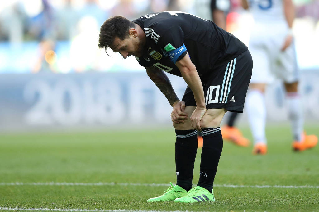 Lionel Messi após desperdiçar cobrança de pênalti contra a Islândia - (Carl Recine/Reuters)