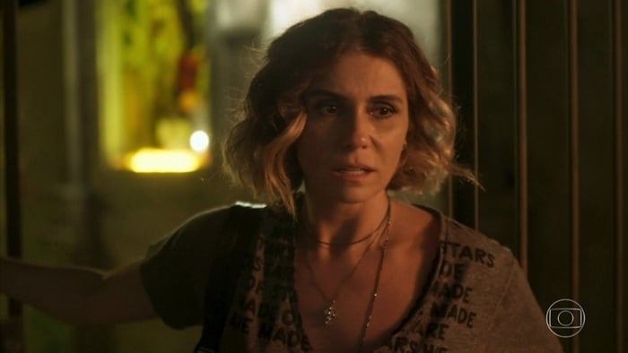 Luzia (Giovanna Antonelli) em cena de Segundo Sol (Foto: Reprodução/Globo)