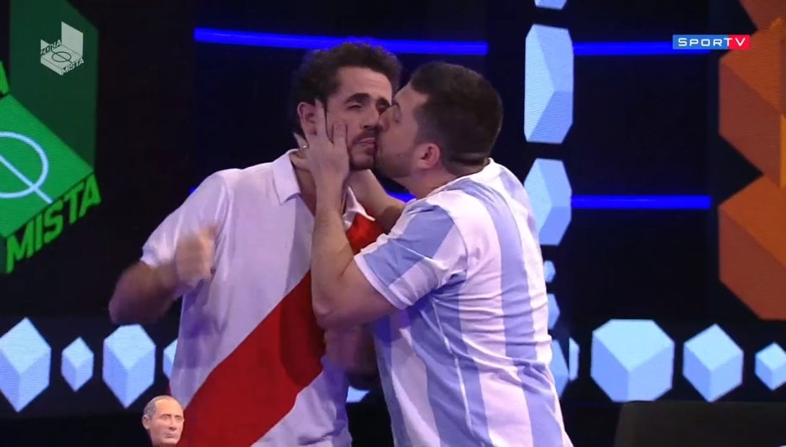 Mauricio Meirelles beija Felipe Andreolli no SporTV (Foto: Reprodução)