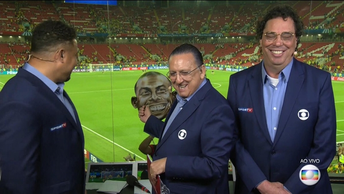 Galvão Bueno com Ronaldo e Casagrande na transmissão entre Sérvia x Brasil (Foto: Reprodução/Globo)