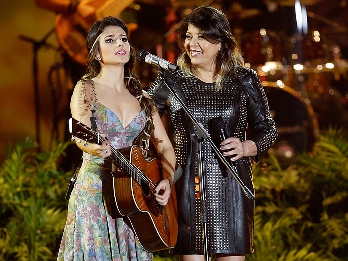 Paula Fernandes e Roberta Miranda (Foto: Divulgação)