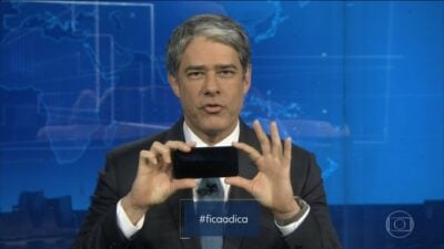 William Bonner dá dicas de como gravar vídeo para a Globo durante o JN
(Foto: Reprodução/Globo)