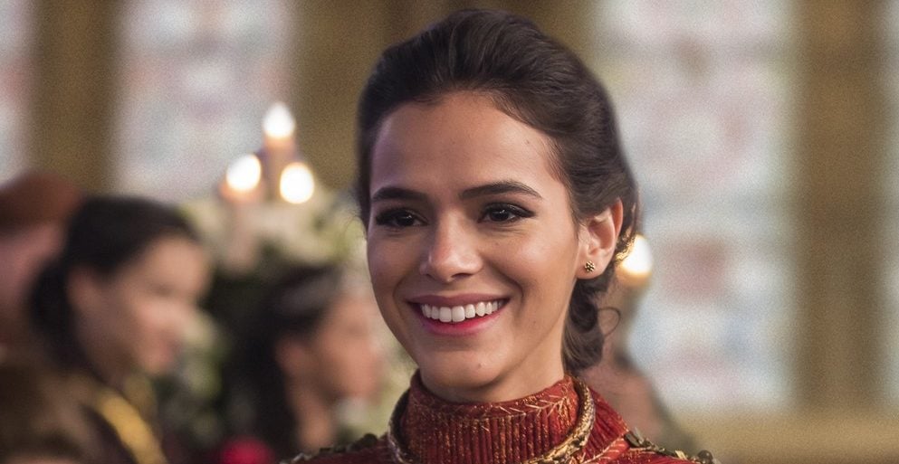 Bruna vestida com a roupa de noiva da personagem Catarina (Foto: Artur Mininea)