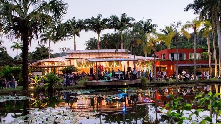 Casamento de Isis e André Resende acontece em meio à natureza no Rio de Janeiro (Foto: Reprodução)