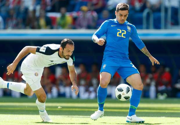 Fagner foi titular no jogo do Brasil contra a Costa Rica, transmitido pela Globo (Foto: Reprodução)