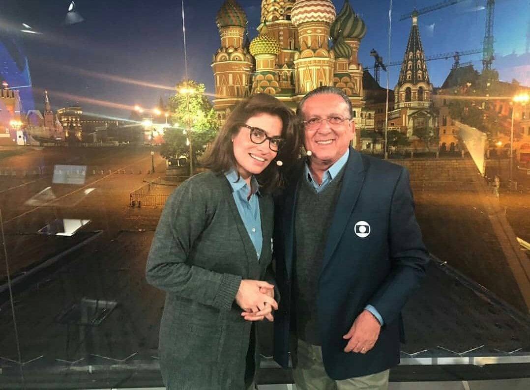 Renata Vasconcellos e Galvão Bueno no estúdio do Jornal Nacional na Rússia (Foto: Reprodução)