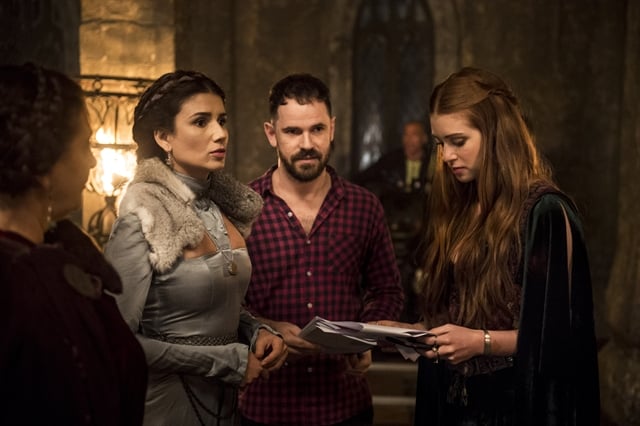 Bastidor - Amália e Afonso recebem a rainha da Lungria e Beatriz (Paula Fernandes) (Foto: Globo/Mauricio Fidalgo)