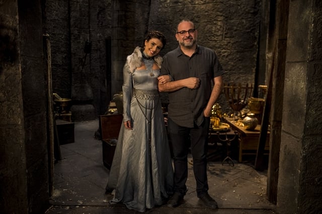 Paula Fernandes (Beatriz) com o diretor artístico Fabrício Mamberti (Foto: Globo/Mauricio Fidalgo)