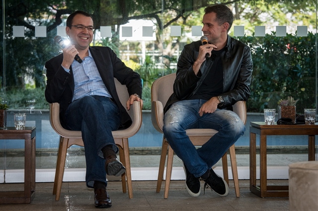 O autor Mario Teixeira e o diretor artístico Leonardo Nogueira (Foto: Globo/Fábio Rocha)