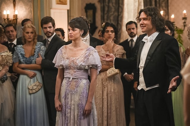 Ema (Agatha Moreira) e Edmundo (Nando Rodrigues) em cena de Orgulho e Paixão (Foto: Globo/Mauricio Fidalgo)
