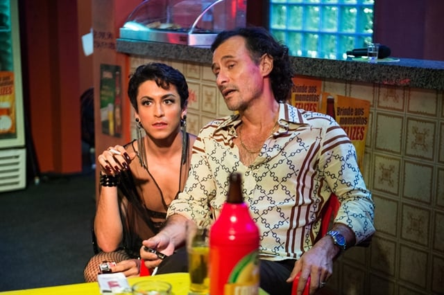 Ramirinho (Jesuíta Barbosa) e Plínio (Enrique Diaz) na véspera da gravação do clipe (Foto: Globo/Raquel Cunha)