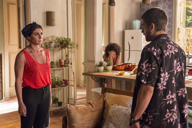 Luzia (Giovanna Antonelli) revela a Ícaro (Chay Suede) que é sua mãe (Foto: Globo/Estevam Avellar)