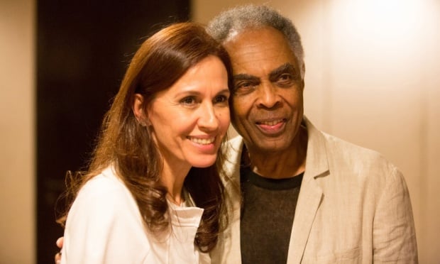 Gilberto Gil ao lado da esposa, Flora (Foto: Divulgação)