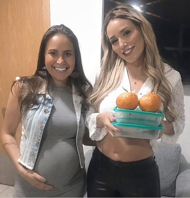 Letícia Santiago e amiga (Foto: Reprodução)
