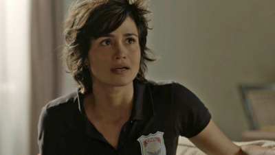 Nanda Costa interpreta a policial Maura na novela Segundo Sol (Foto: Reprodução/Globo)