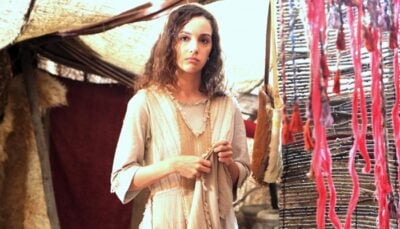 A protagonista Lia (Bruna Pazinato) em cena da minissérie
(Foto: Munir Chatack/Record)