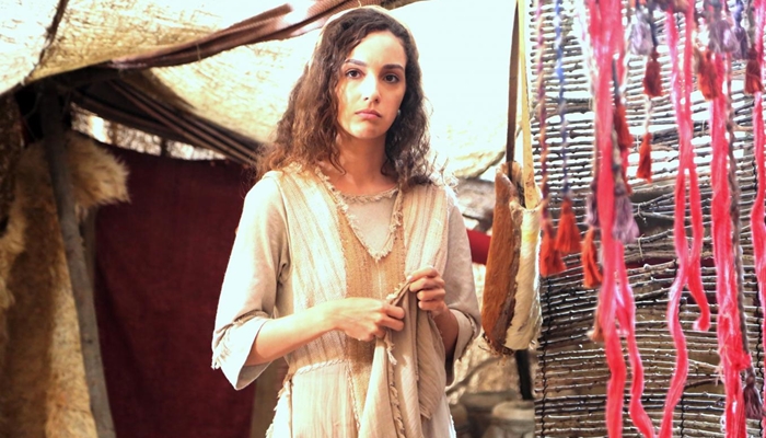 A protagonista Lia (Bruna Pazinato) em cena da minissérie (Foto: Munir Chatack/Record)