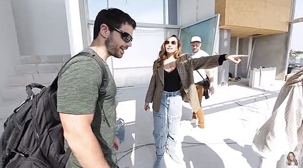 Sabrina Sato e Duda Nagle visitam cobertura em obras. (Foto: Reprodução)