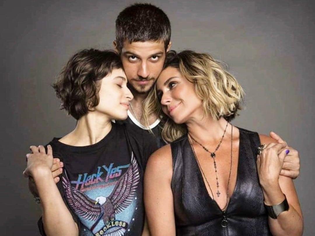 Luzia (Giovanna Antonelli) e os filhos em Segundo Sol (Foto: Reprodução)