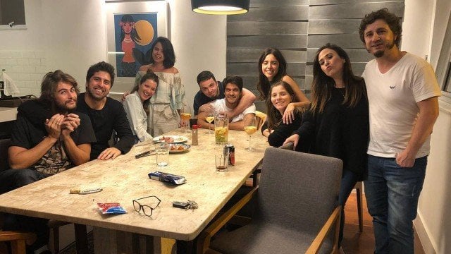 Tatá Werneck e um grupo de amigos em sua casa (Foto: Reprodução/Instagram)