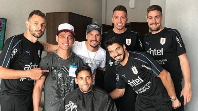 Cabeleireiro de Neymar com jogadores da Seleção do Uruguai (Foto: Reprodução/Instagram)