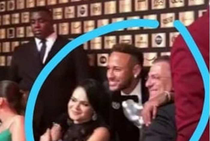 Jogador com os pais da atriz (Foto: Reprodução)